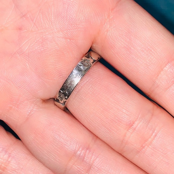 ❤️🌸 Genuine 925 Stamped Ring - Picture 4 of 5